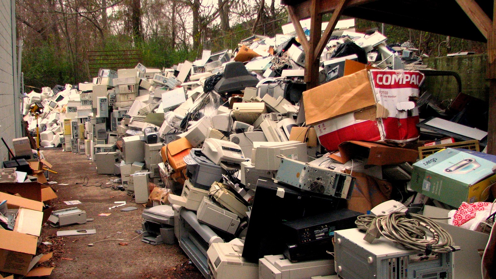 pile of electronic waste 