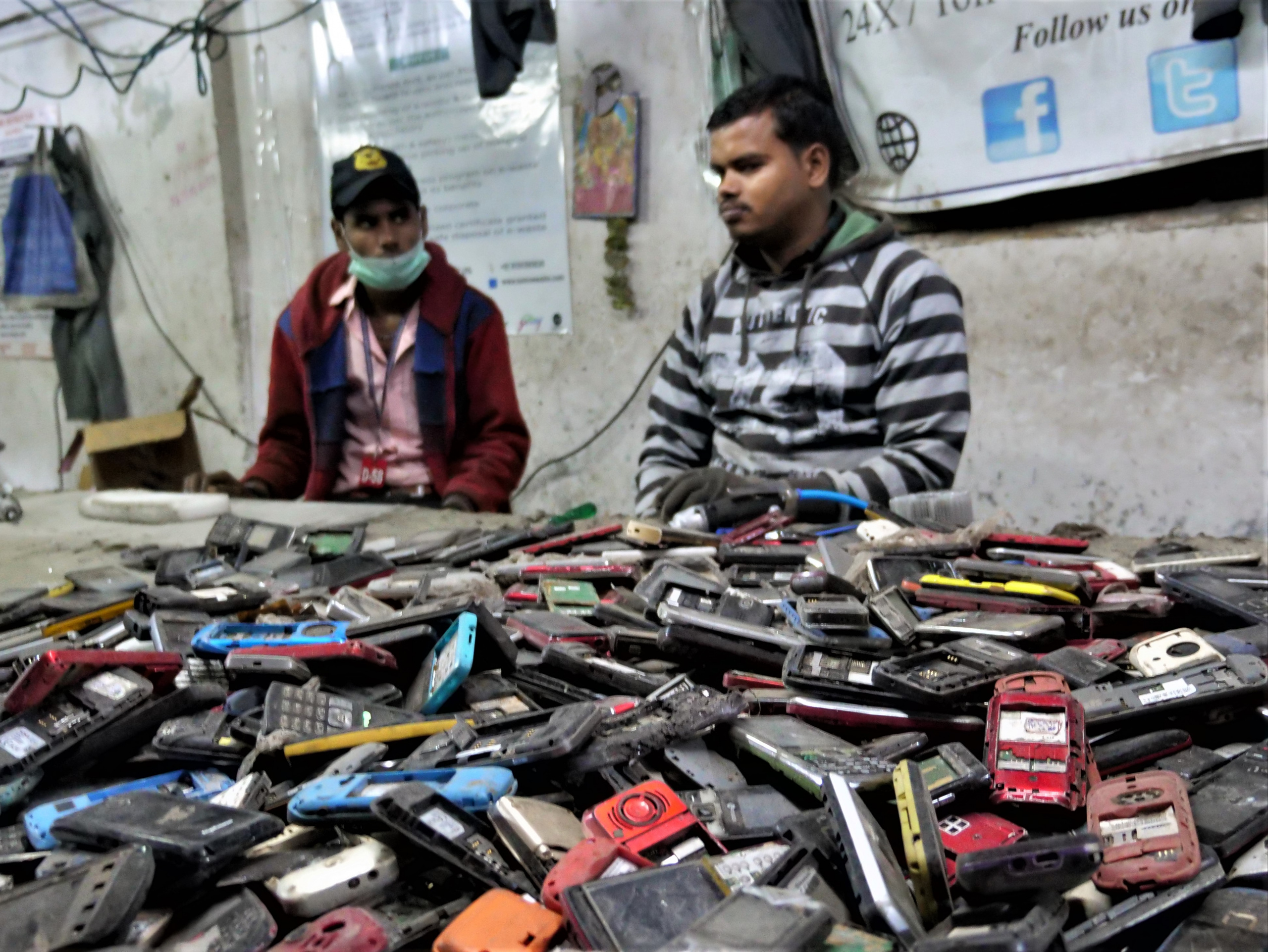Cell phone recycling at Namo E-waste in Delhi. Credit – Stacey Tenenbaum